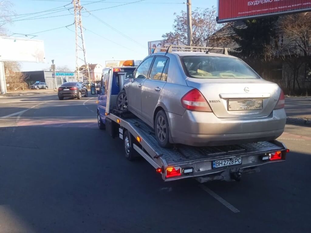 Евакуація авто з блокуванням коліс
