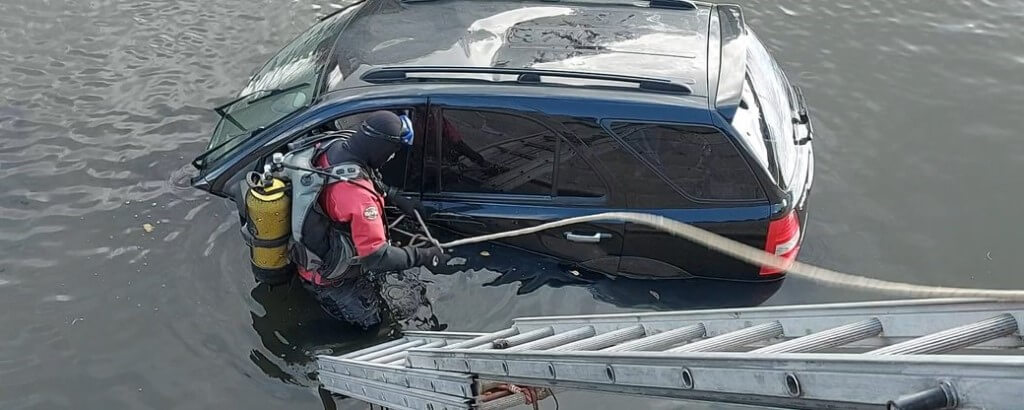 Коли скупатися вирішили не ви, а ваше авто. Евакуація ТЗ з водоймища
